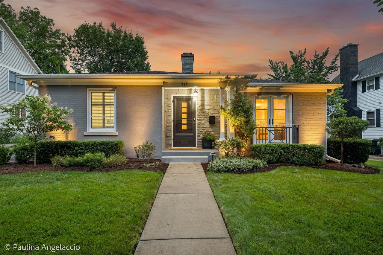 218 Coolidge Ave., Barrington, IL 60010