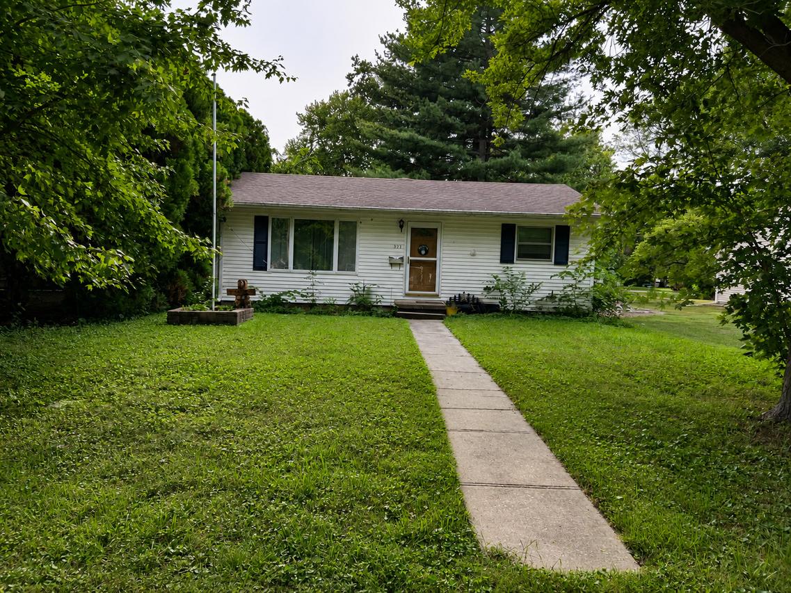 321 N Shelby St., Moweaqua, IL 62550