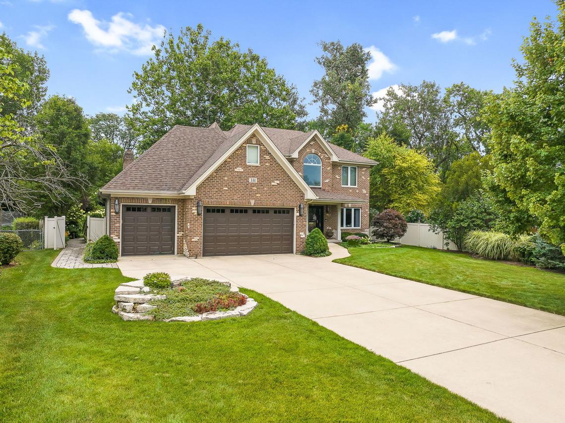 331 Brookside Cir., Wheaton, IL 60187