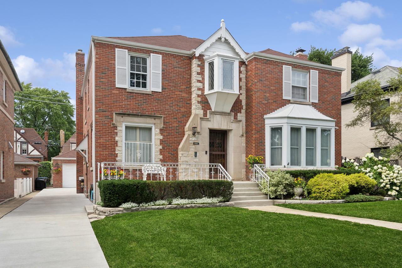 6026 N Forest Glen Ave., Chicago, IL 60646