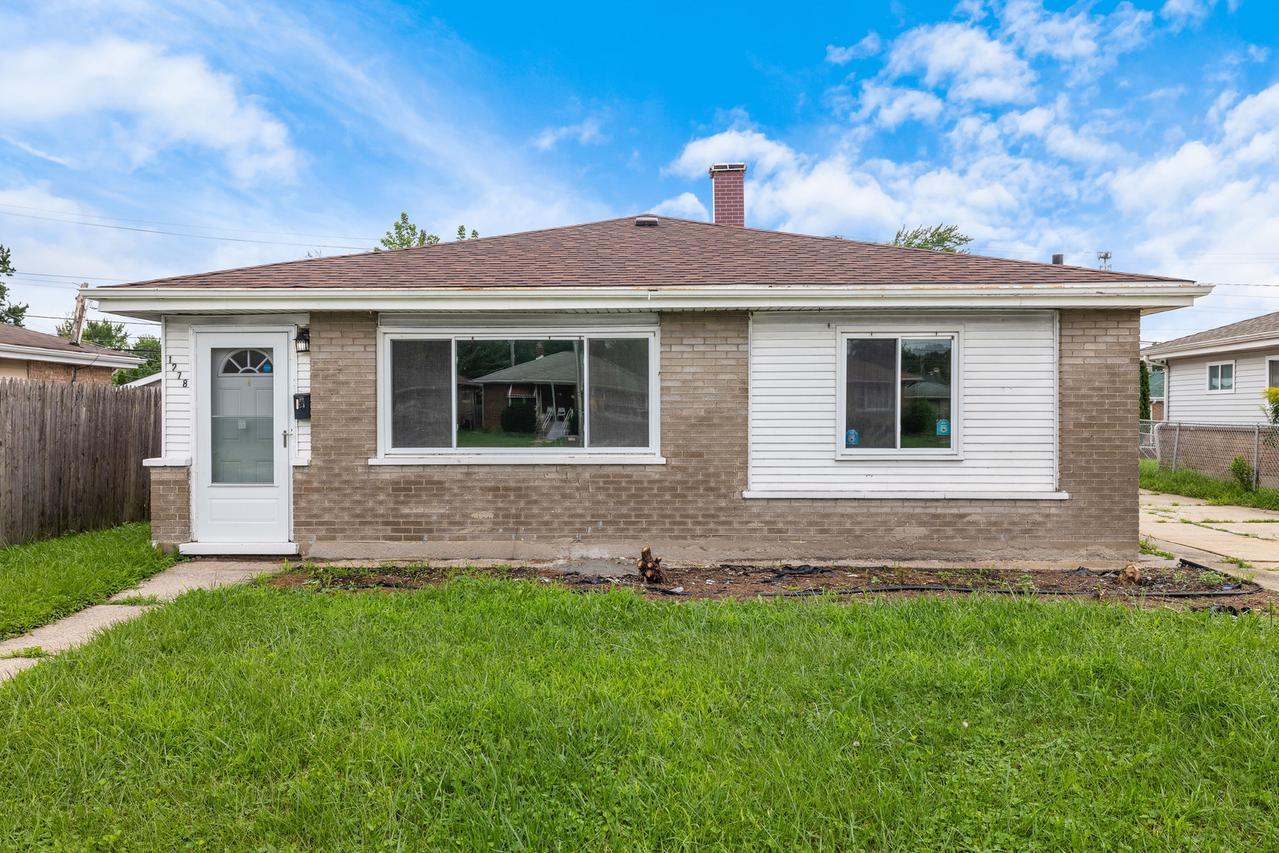 1278 Burnham Ave., Calumet City, IL 60409