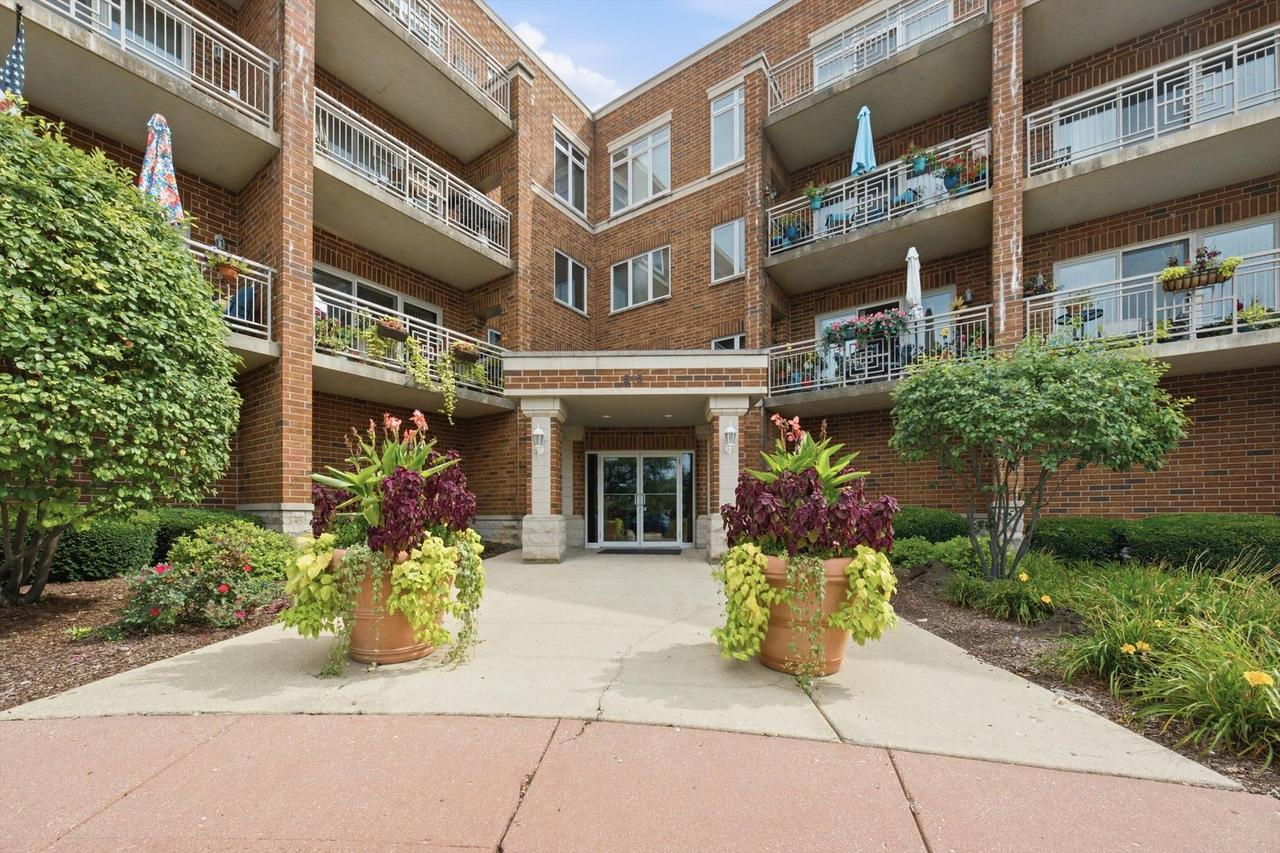 515 Main St. #203, West Chicago, IL 60185