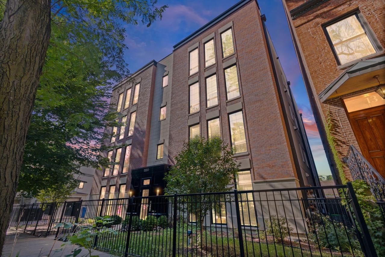 1320 W Lexington St. #2W, Chicago, IL 60607