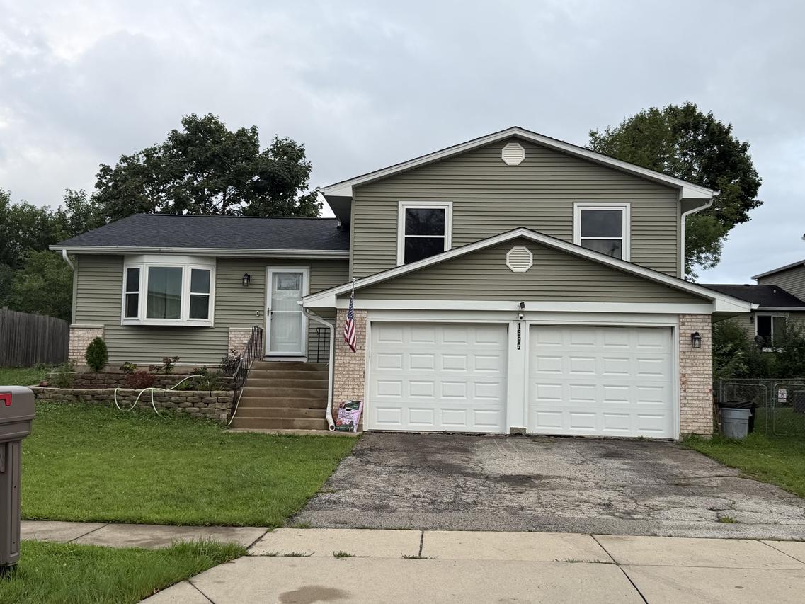 1695 Berkshire St., Glendale Heights, IL 60139