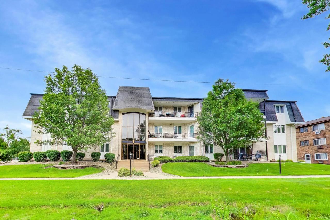 18559 Escanaba Ave. #101, Lansing, IL 60438