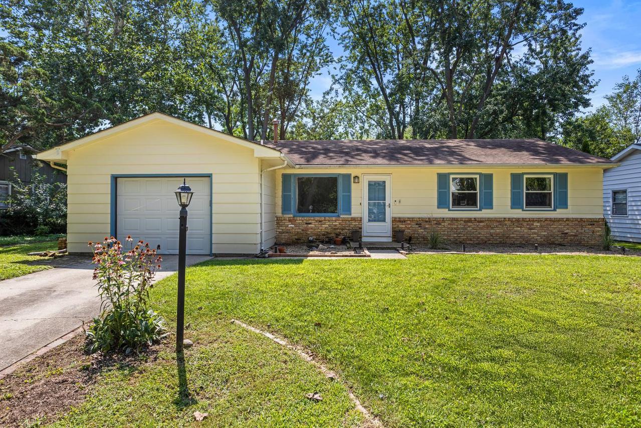 2305 Glenoak Dr., Champaign, IL 61821