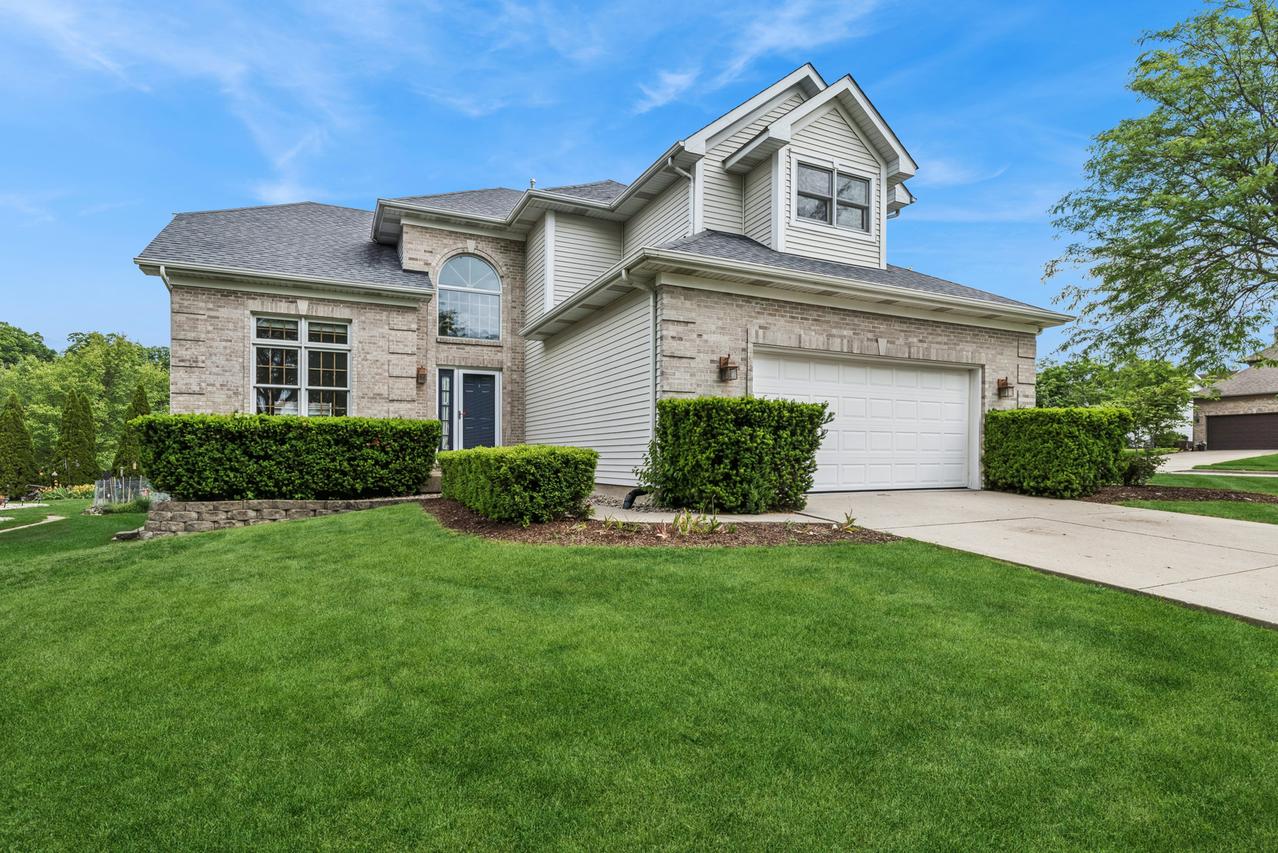 615 Wood Creek Dr., Antioch, IL 60002