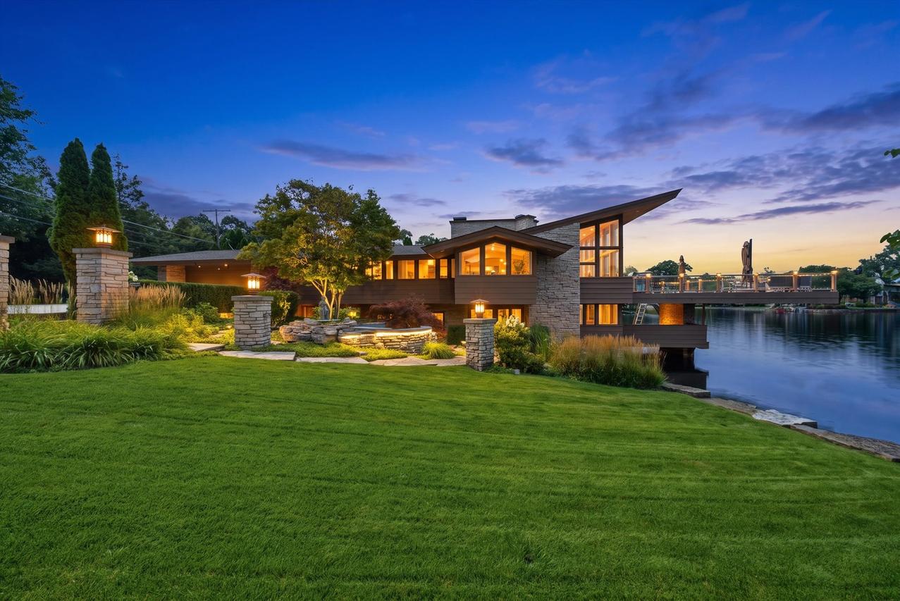 130 N Dee Rd., Park Ridge, IL 60068