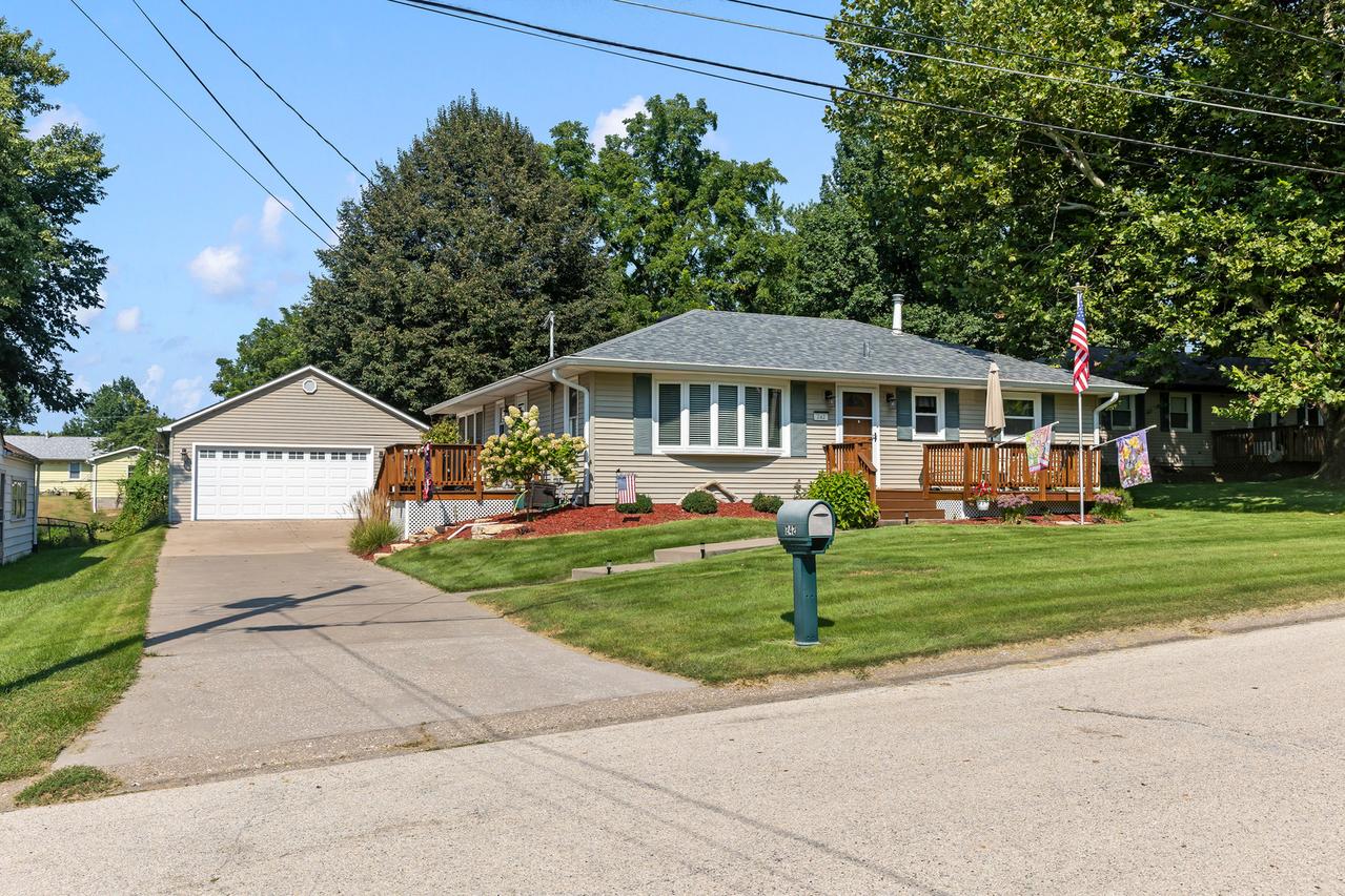 242 Cliff Ct., Silvis, IL 61282