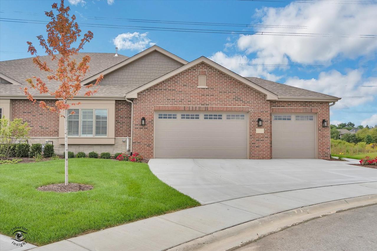 8869 Buffington Breakwater Dr., Frankfort, IL 60423