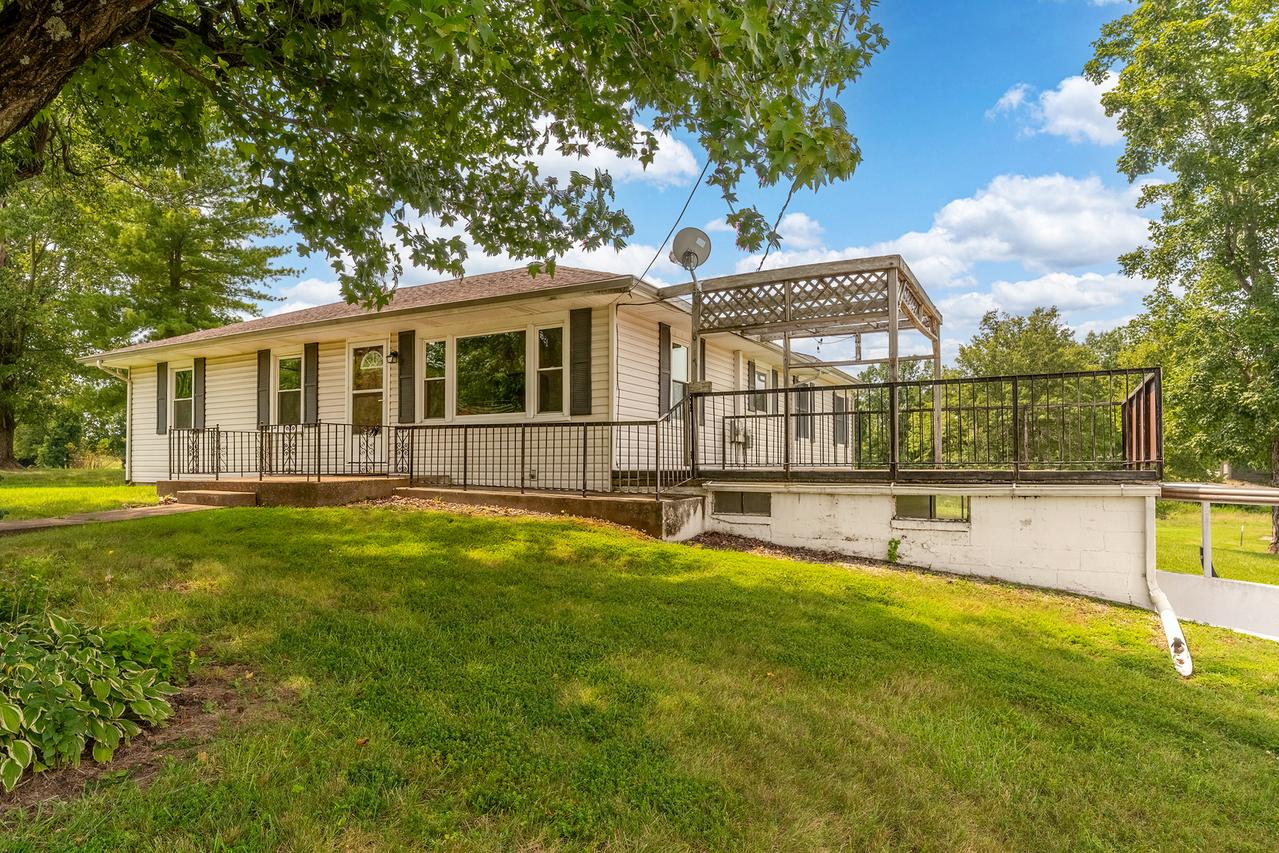 6717 Giant City Rd., Carbondale, IL 62902
