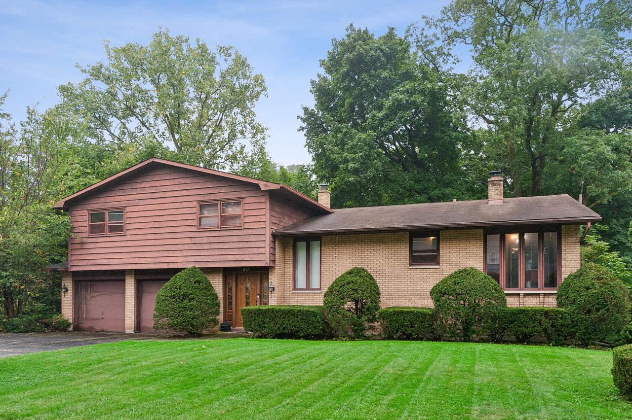 211 Sheridan Ct., Waukegan, IL 60085