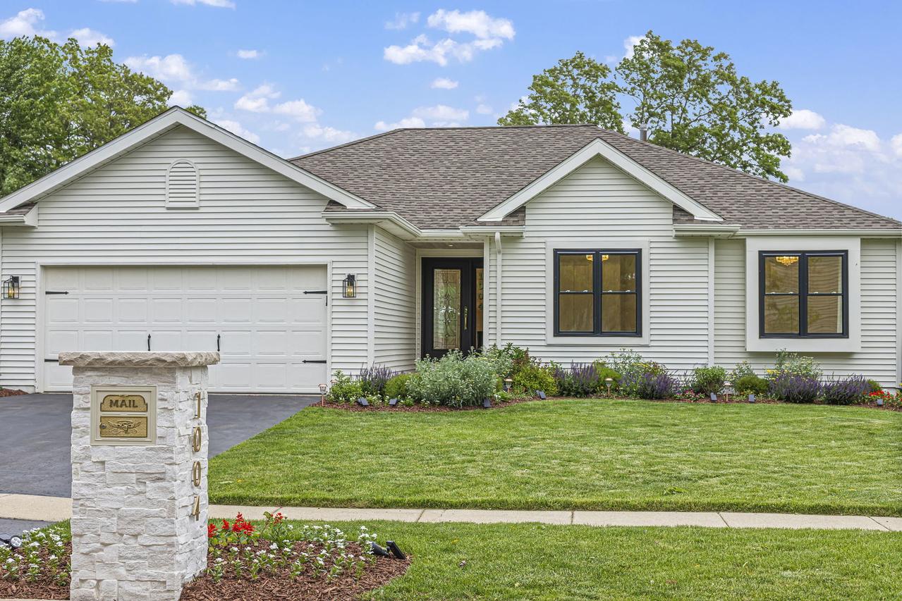 1004 Golden Ave., Woodstock, IL 60098