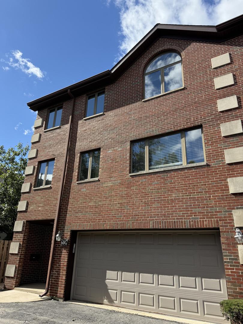 60 S Dee Rd. #G, Park Ridge, IL 60068