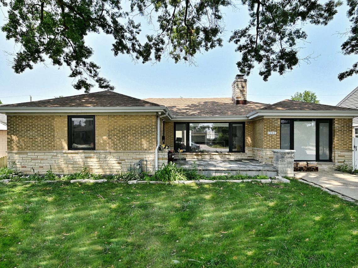 4944 Jarvis Ave., Skokie, IL 60077