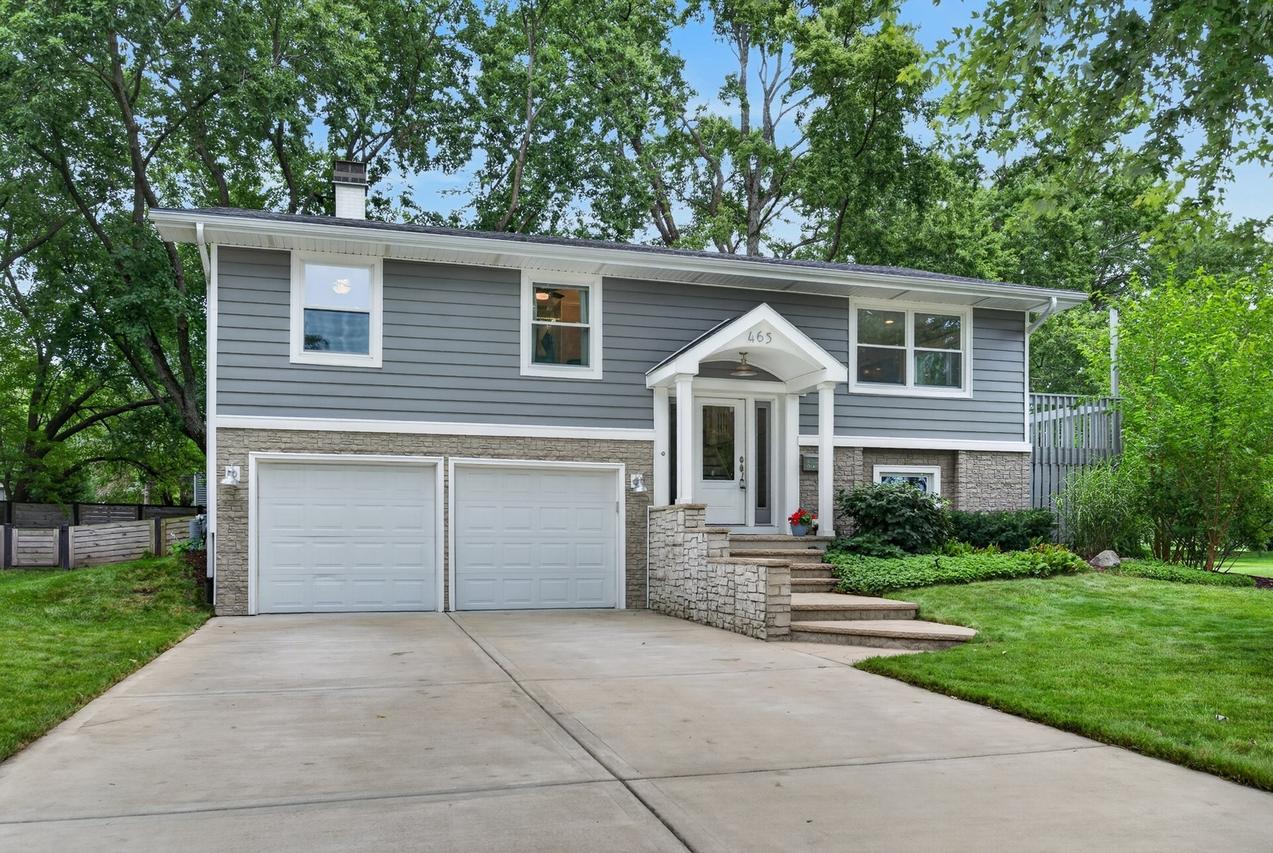 2S465 Barclay Pl., Glen Ellyn, IL 60137