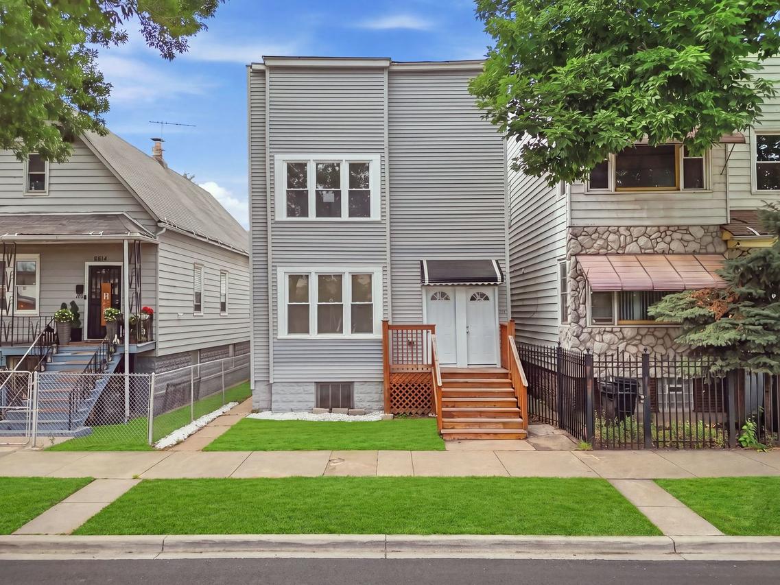 8612 S Burnham Ave., Chicago, IL 60617