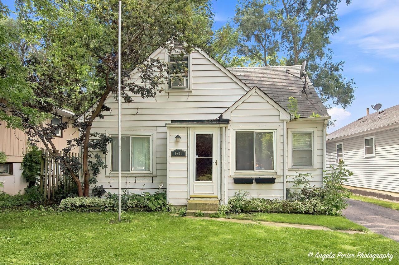 1316 N Poplar Ave., Round Lake Beach, IL 60073