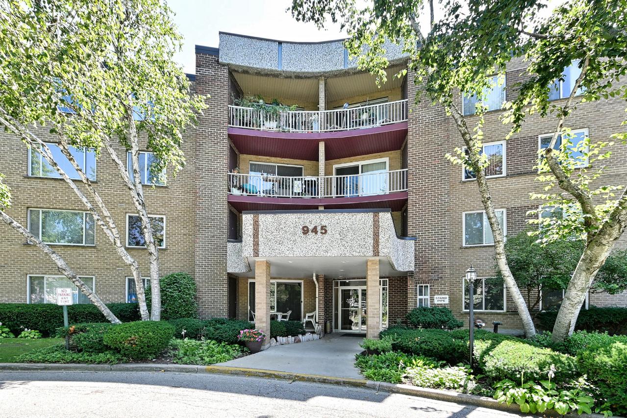 945 E Kenilworth Ave. #325, Palatine, IL 60074