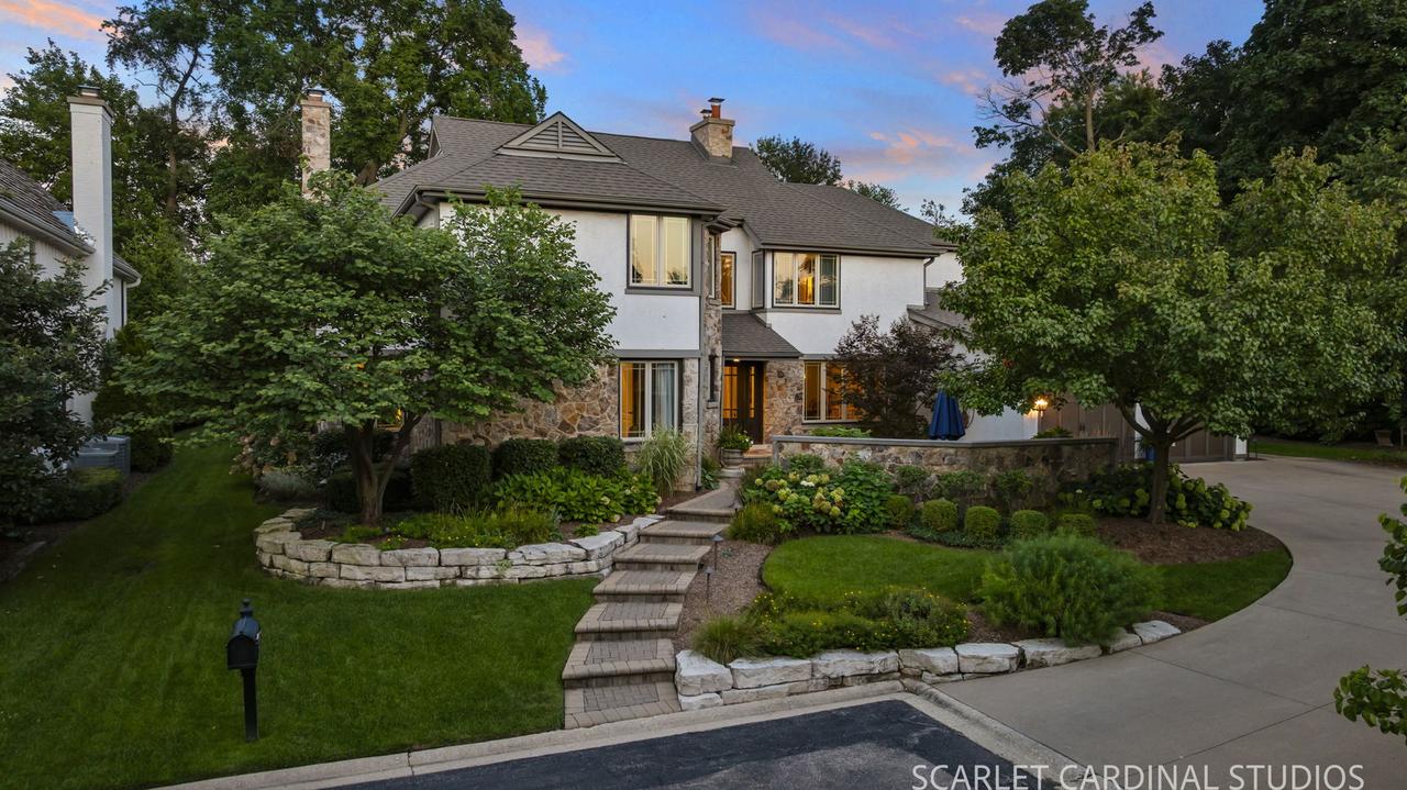 2S037 Country Club Ln., Wheaton, IL 60189