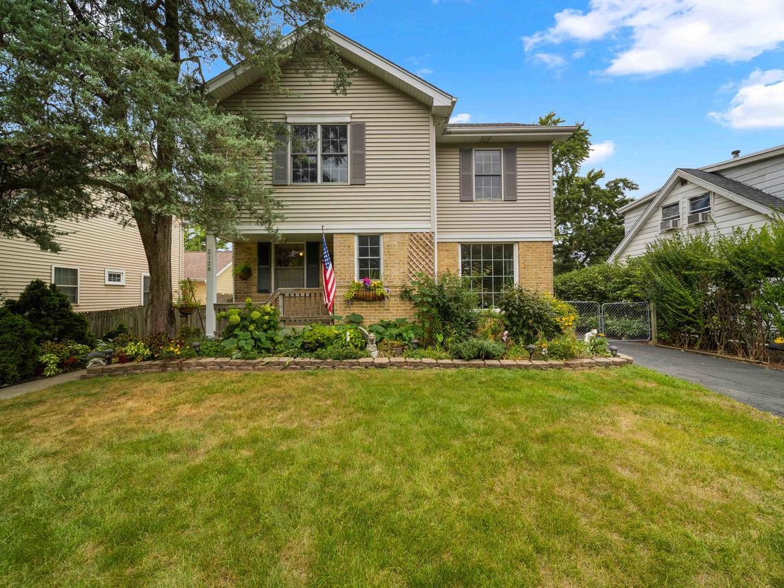2126 Hickory Ct., Glenview, IL 60025