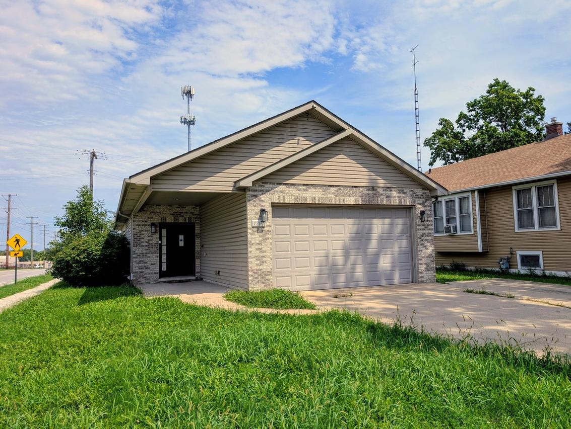 1201 E Chestnut St., Kankakee, IL 60901