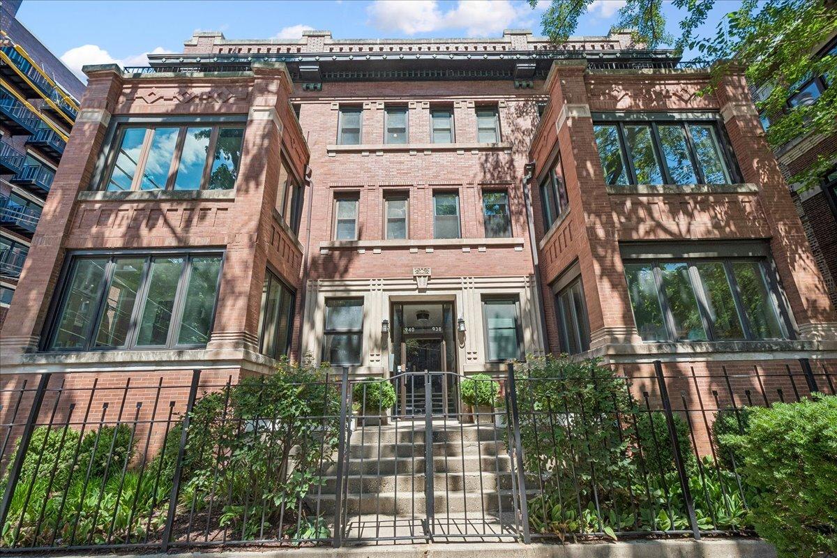 940 W Carmen Ave. #3W, Chicago, IL 60640