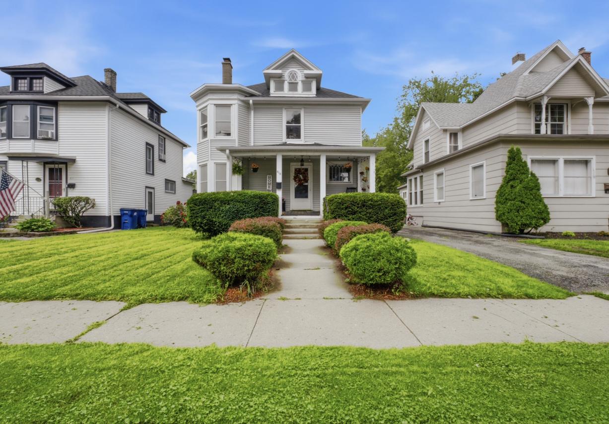 818 Hickory St., Waukegan, IL 60085