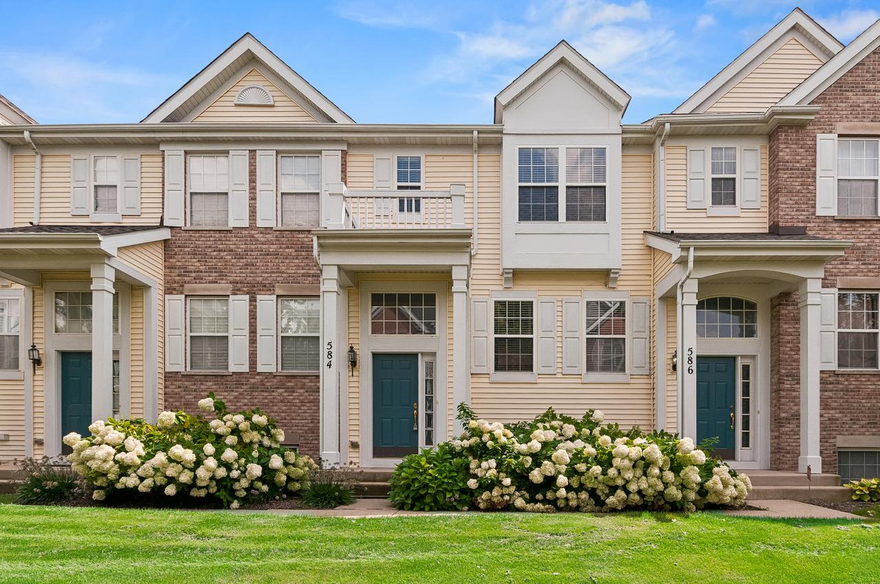 584 Lincoln Station Dr., Oswego, IL 60543