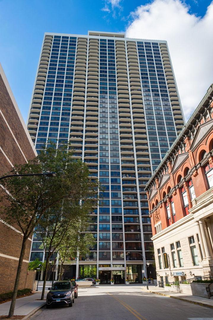 1560 N Sandburg Ter. #2109J, Chicago, IL 60610