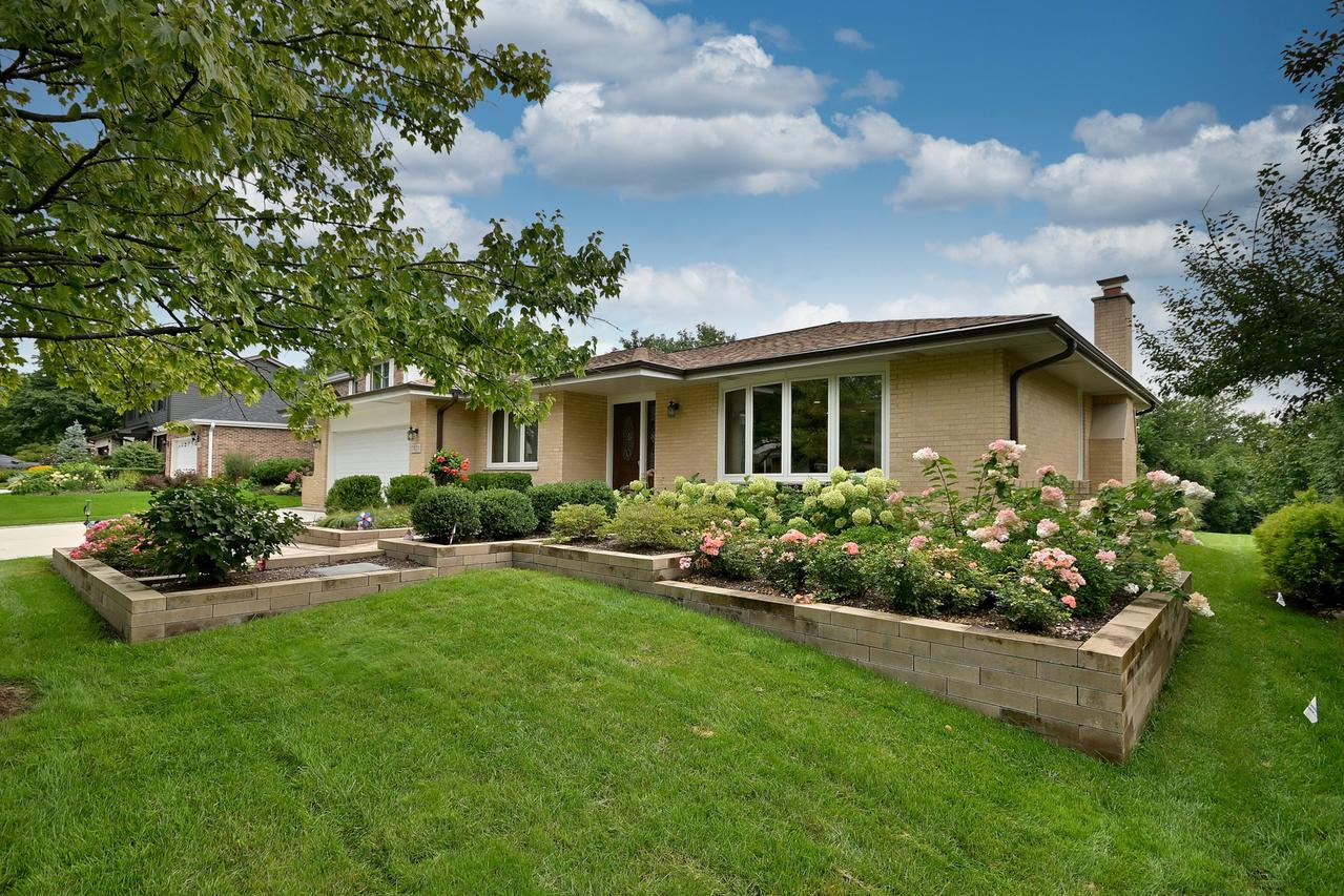 7821 Dorchester Ln., Darien, IL 60561