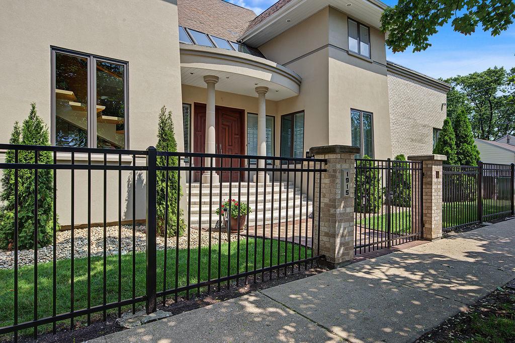 1915 S Washington Ave., Park Ridge, IL 60068