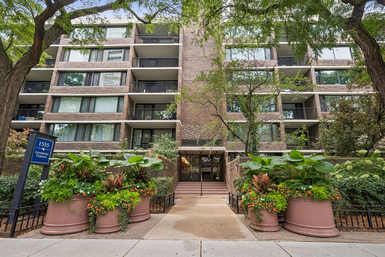 1555 N Sandburg Ter. #512K, Chicago, IL 60610