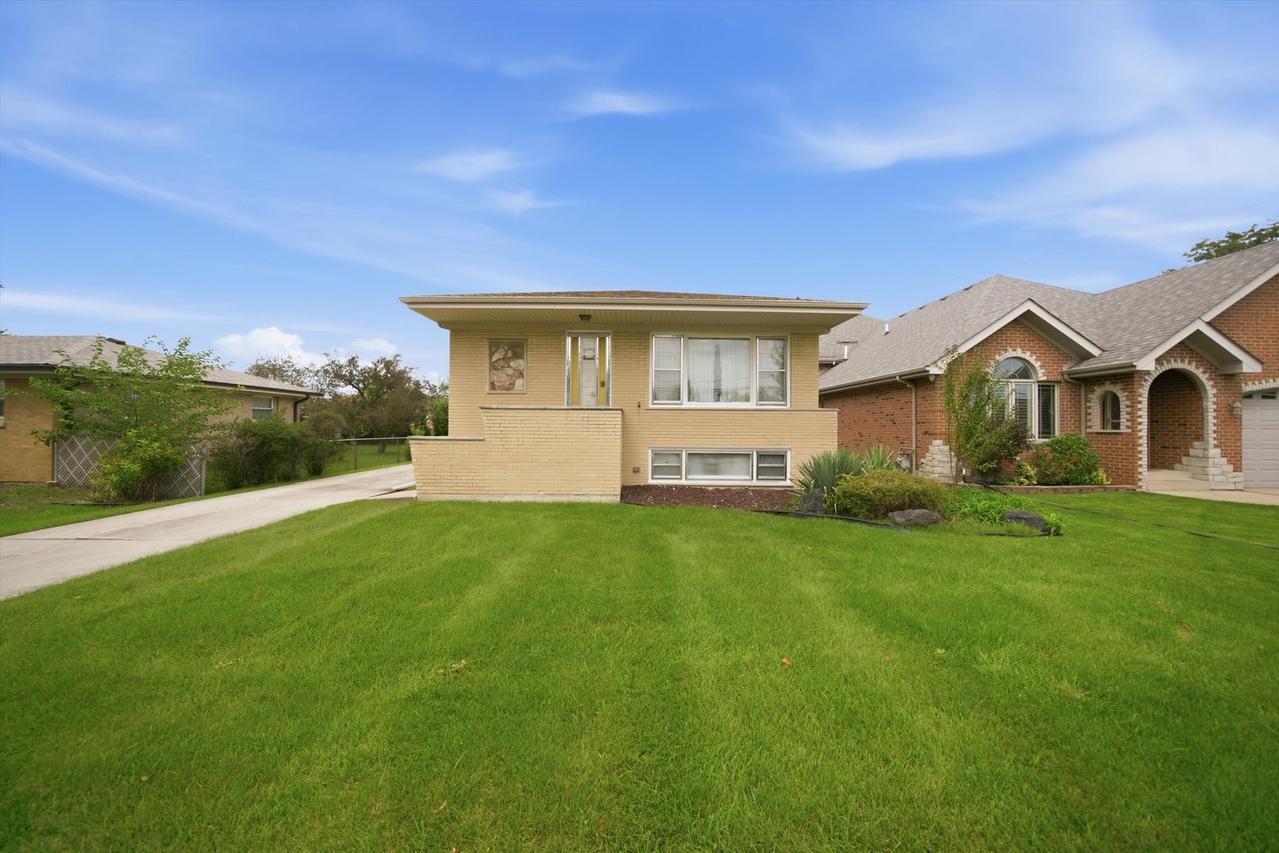 6428 W 85 St., Burbank, IL 60459