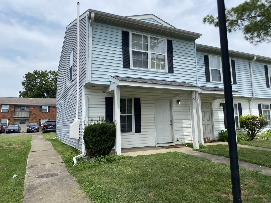 612 E Campus Dr. #B12, Carbondale, IL 62901