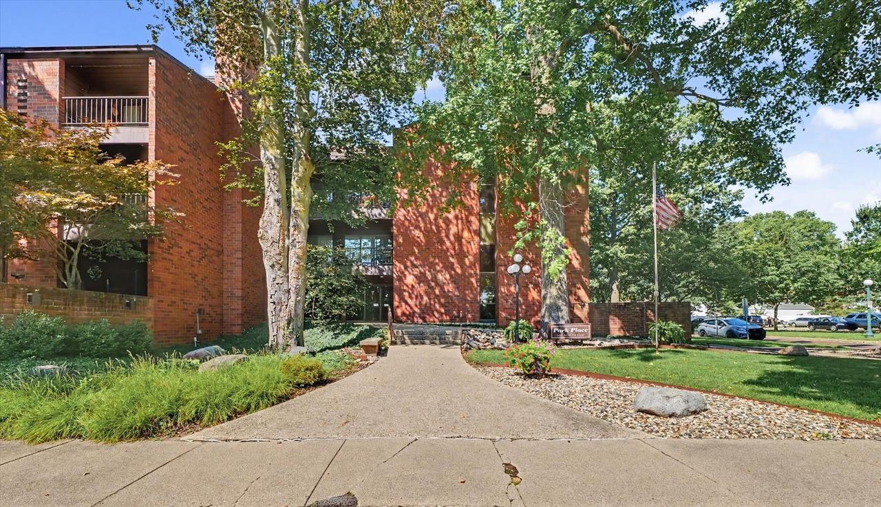107 N Elm St. #205, Champaign, IL 61820