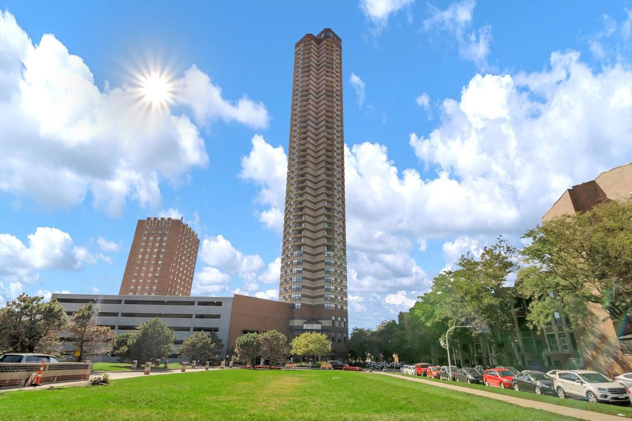 3660 N Lake Shore Dr. #2401, Chicago, IL 60613