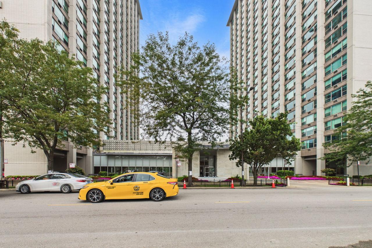 3600 N Lake Shore Dr. #2324, Chicago, IL 60613