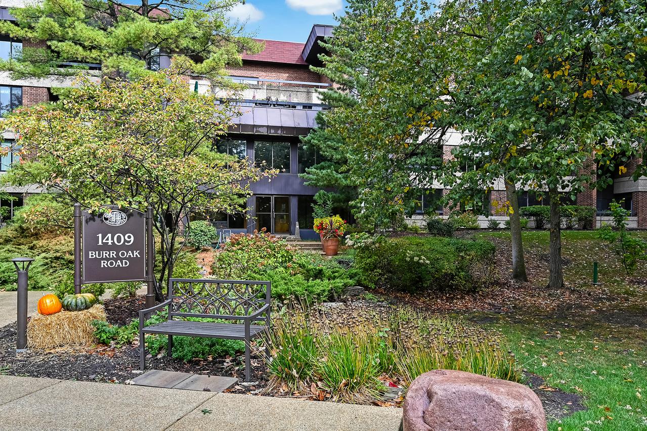 1409 Burr Oak Rd. #310A, Hinsdale, IL 60521