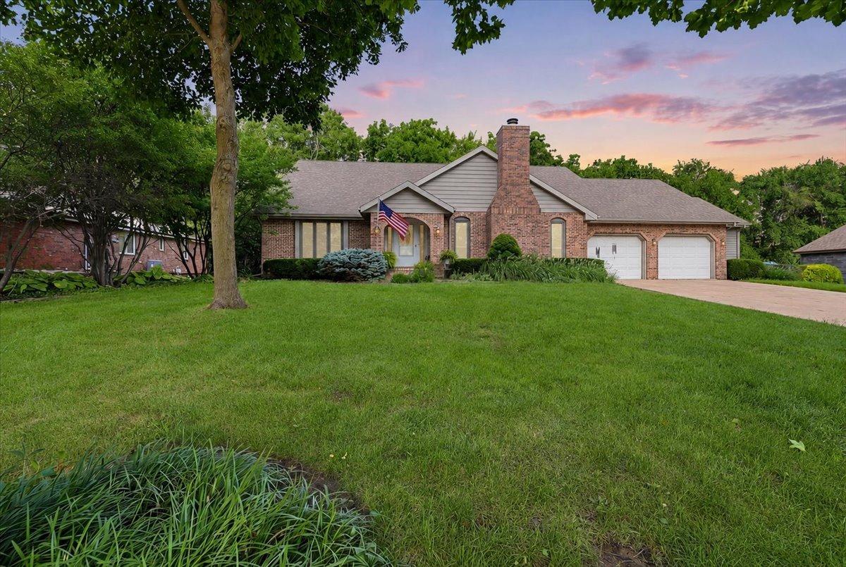 2105 Berrywood Ln., Bloomington, IL 61704