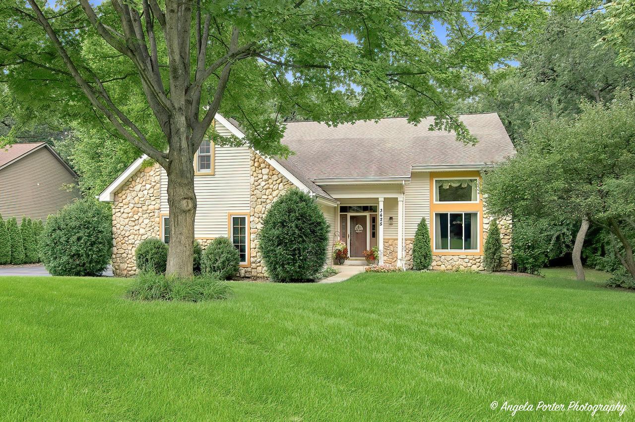 3425 Burr Oak Ln., Island Lake, IL 60042