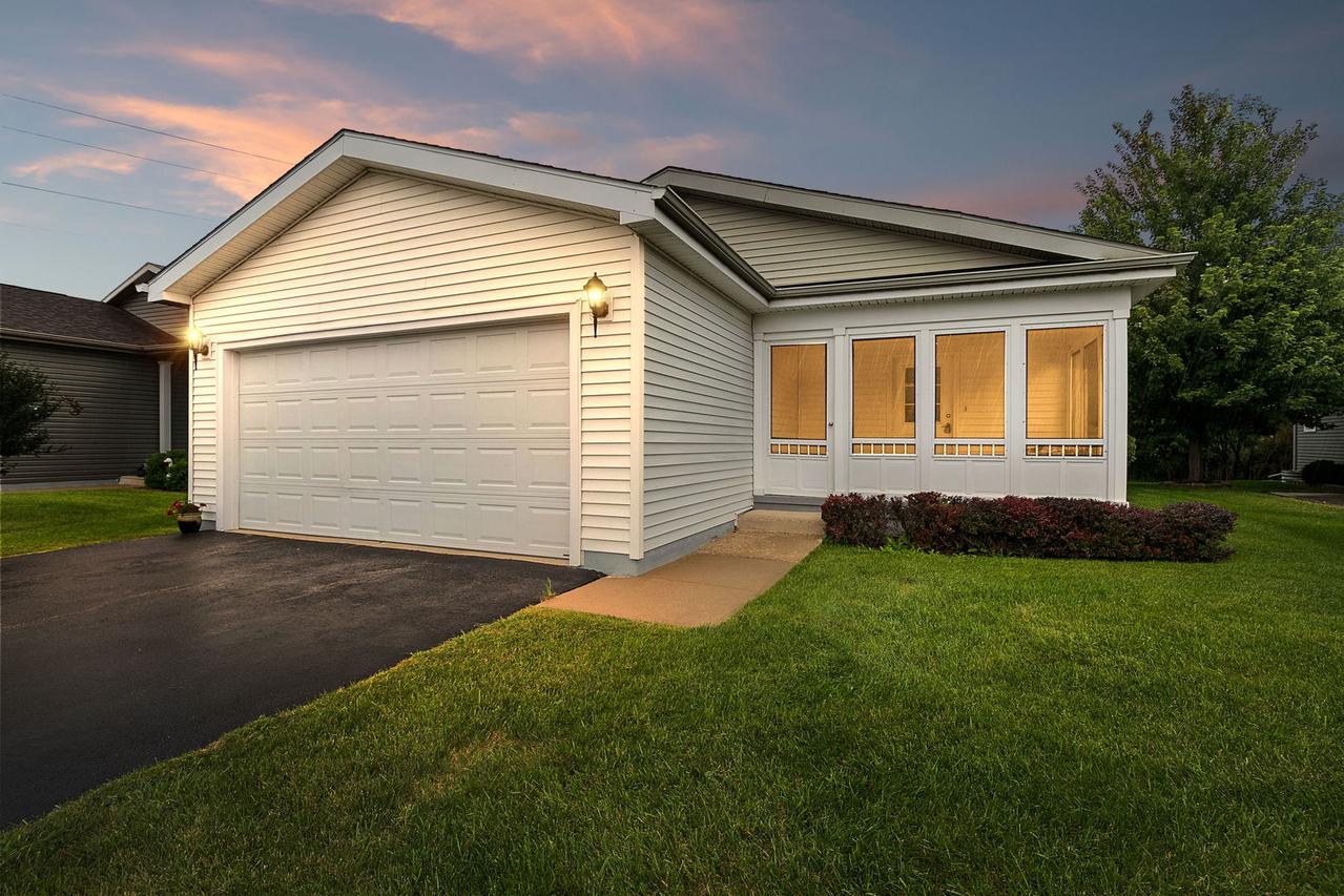 1403 Equestrian Dr., Grayslake, IL 60030