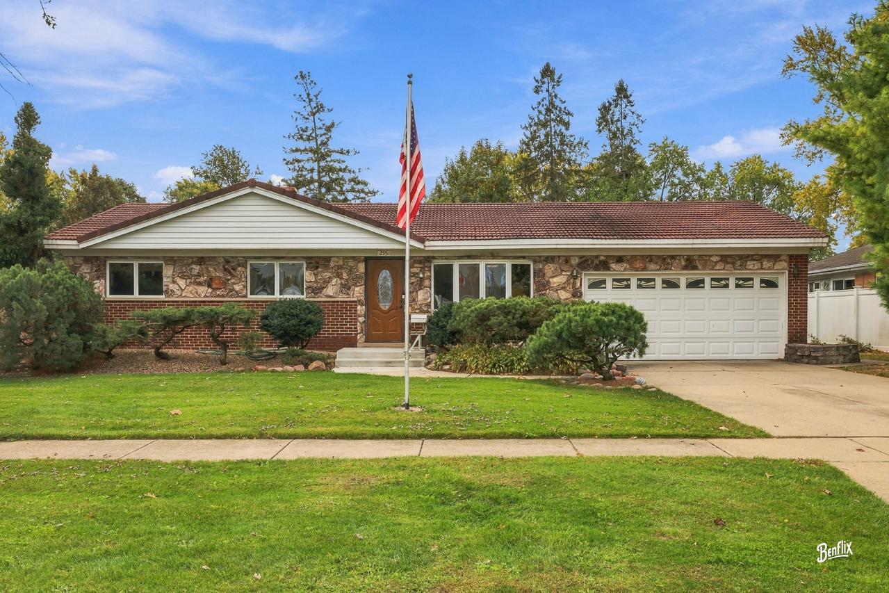295 Anderson Ter., Des Plaines, IL 60016