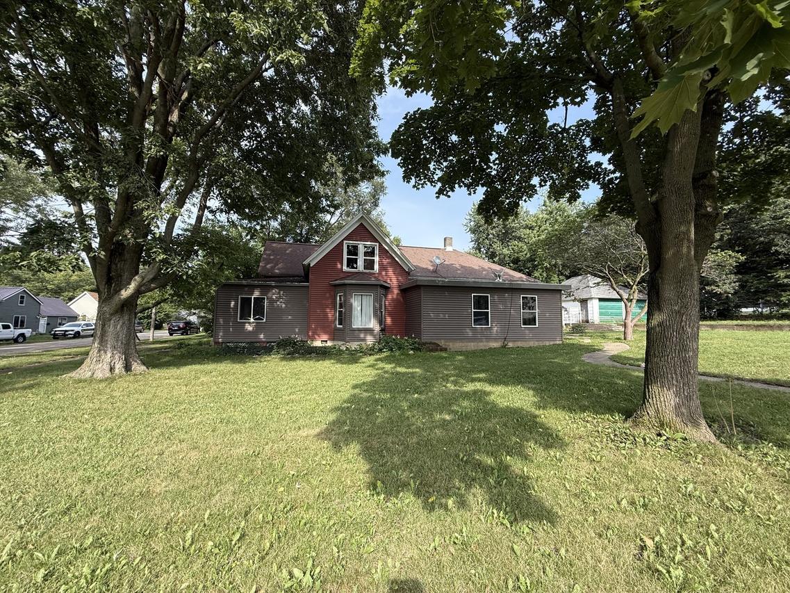 1012 Richard St., Henry, IL 61537