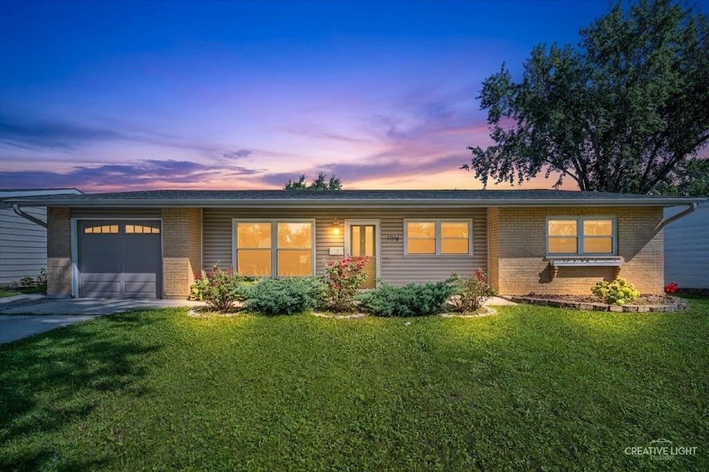 1194 Windsor Ln., Hanover Park, IL 60133
