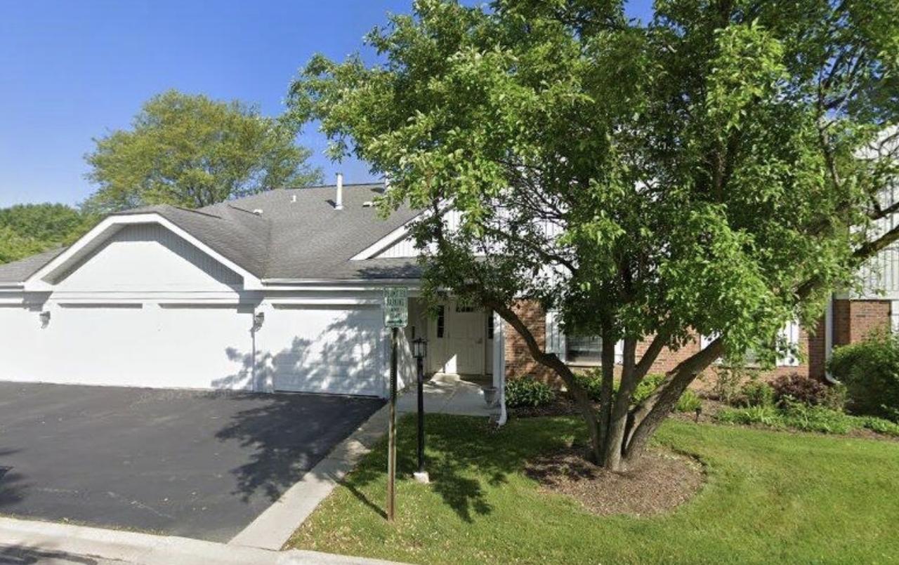 228 Arrowwood Ct. #B2, Schaumburg, IL 60193