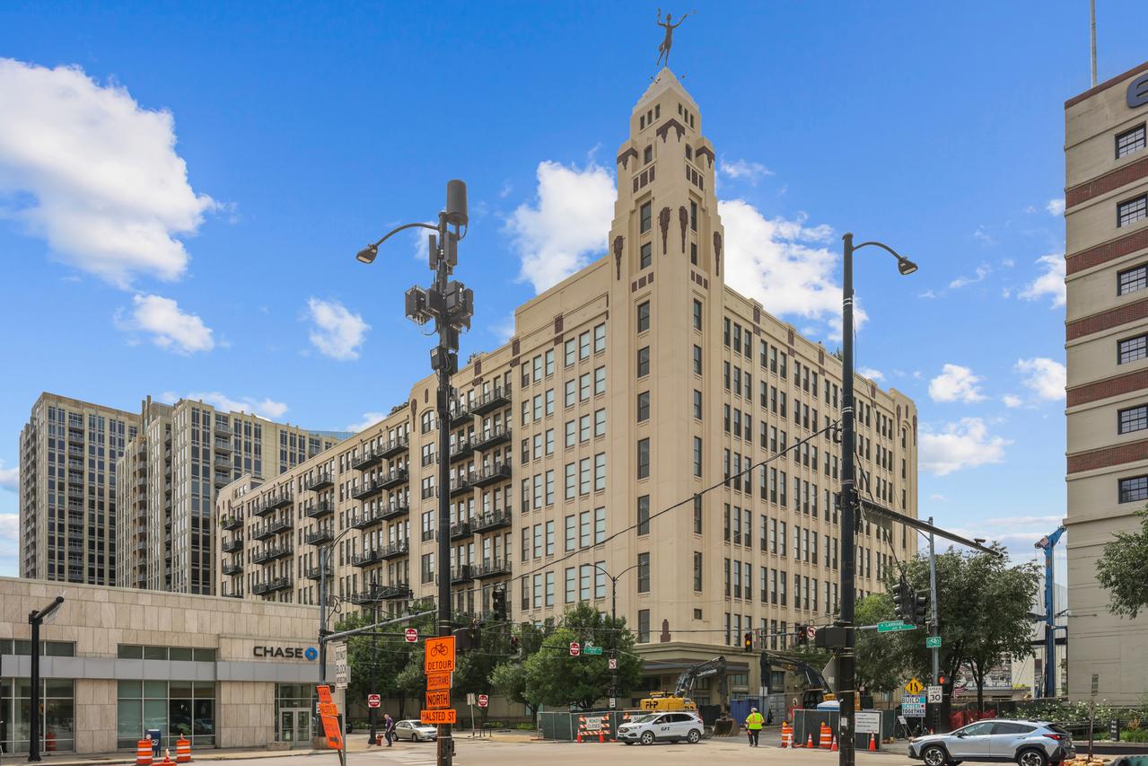 758 N Larrabee St. #425, Chicago, IL 60654