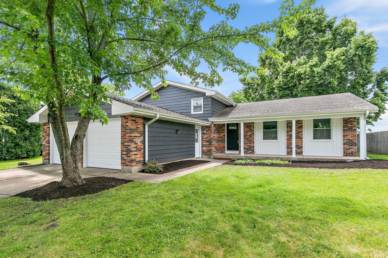 619 Dartmoor Dr., Crystal Lake, IL 60014