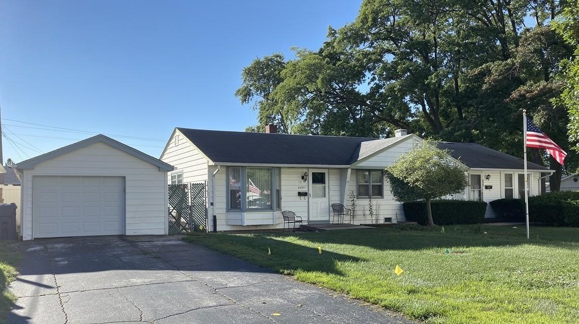 8957 S Main St., Hometown, IL 60456