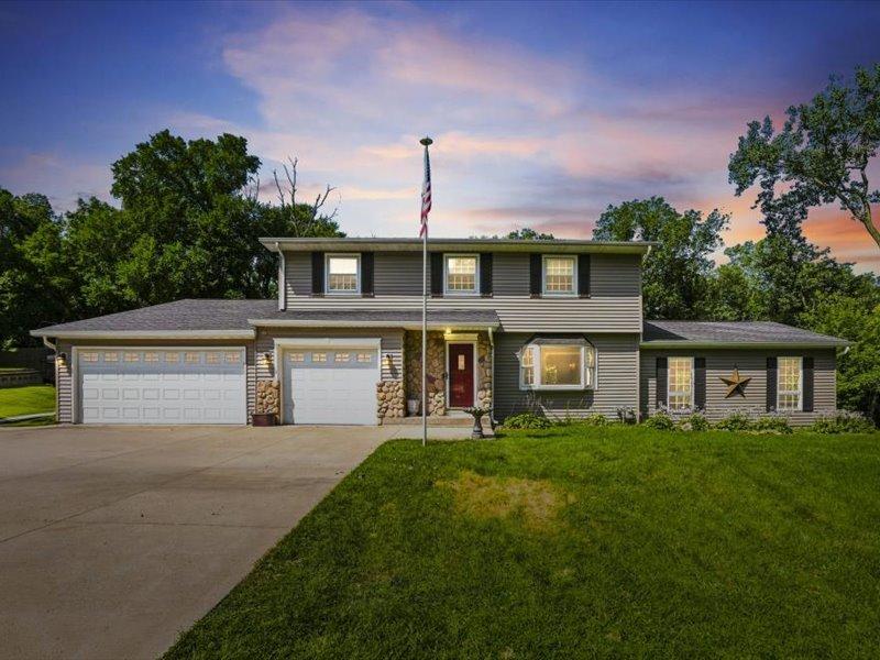 2260 Kingsbury Dr., East Moline, IL 61244